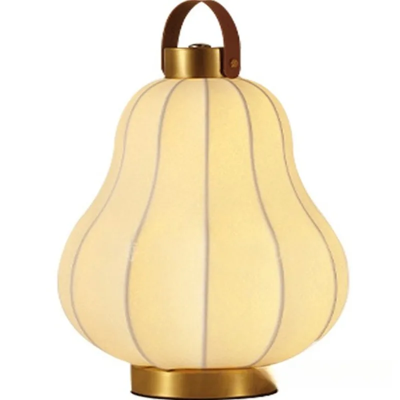 Silk table lamp, French retro medieval bedroom, new atmosphere, wabi-sabi style designer, master bedroom bedside lamp, high-end