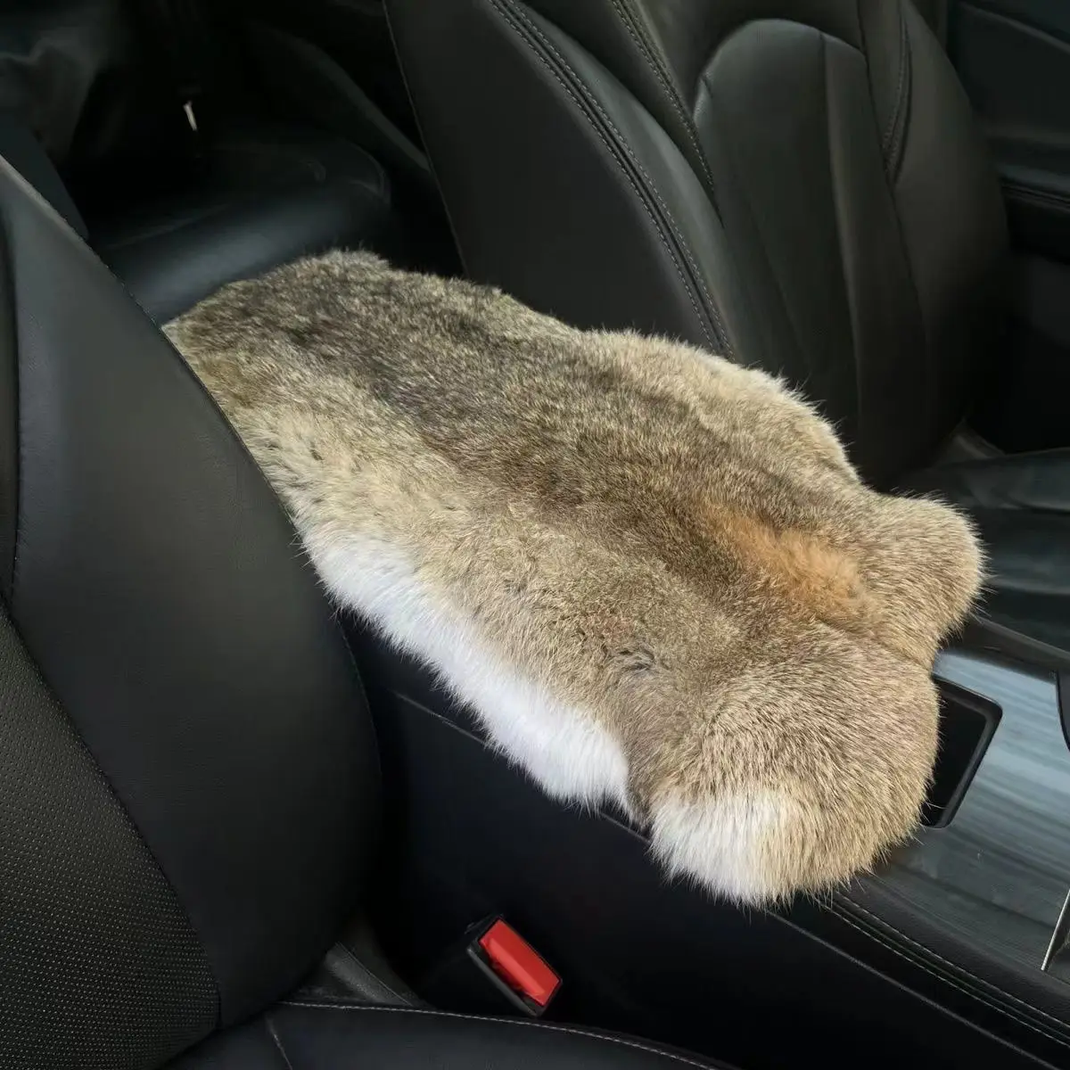 Natural Whole Plush Rabbit Fur Can Be Used For Diy Car Armrests, Box Cushions, Seat Cushions, And General Decoration