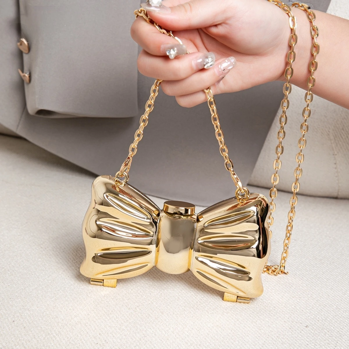 Luxury Fashion Metal Mini Handbag with Bow Clasp Playful Acrylic Bow Design with Shimmering European-Style Chain Crossbody Bag