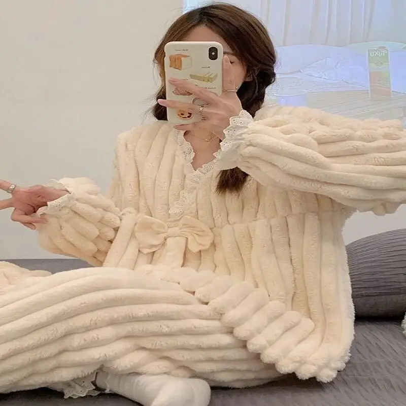 Luxurious Sexy Pajama Set Simple Lace Lace Women's Home Suit Fashion Homewear Coral Fleece Sleepwear Winter Sweet Warm Full Sets