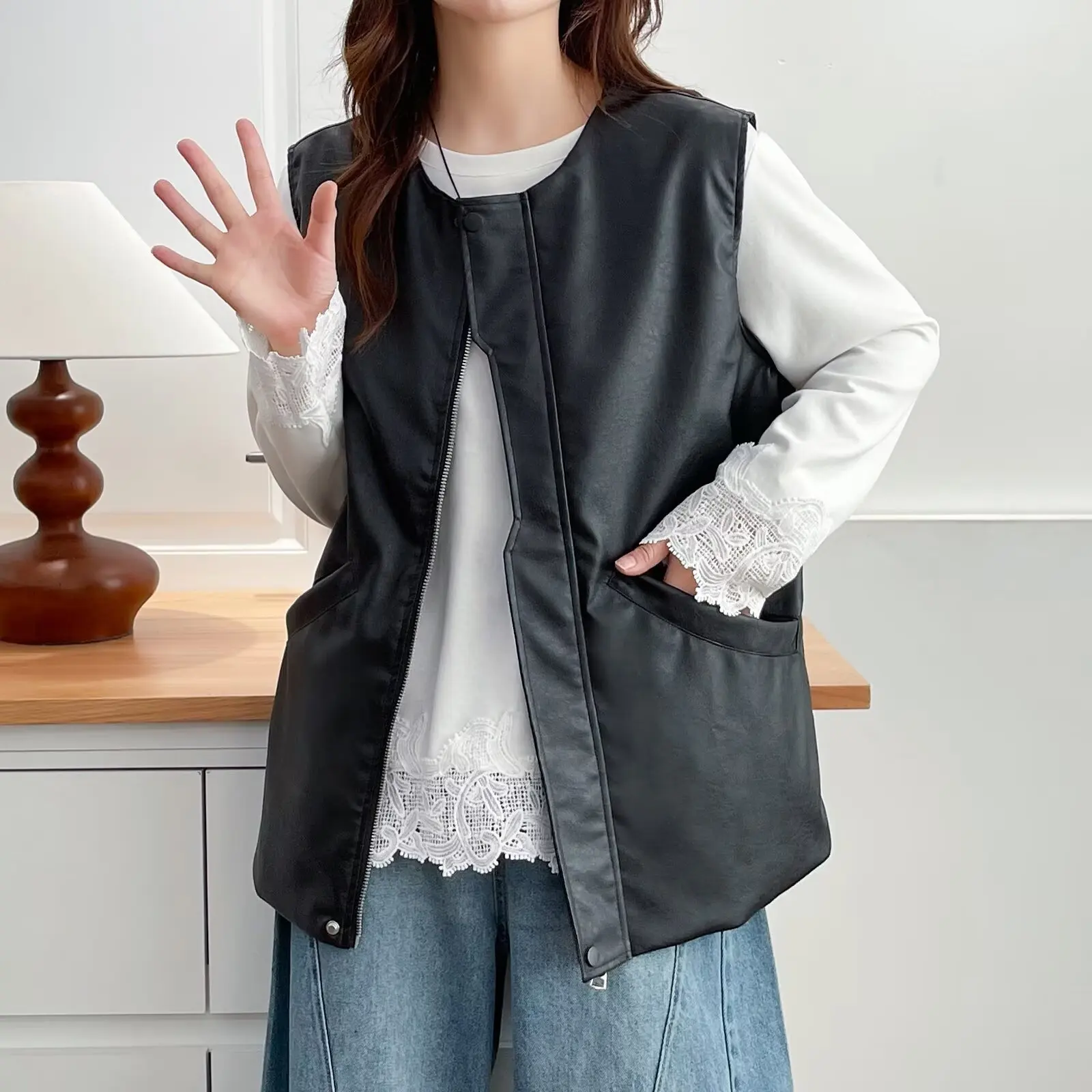 Fashion Plus Size Women's Leather Jacket Autumn Of 2025 Sleeveless Vests O-Neck PU Zipper Waistcoat 2533